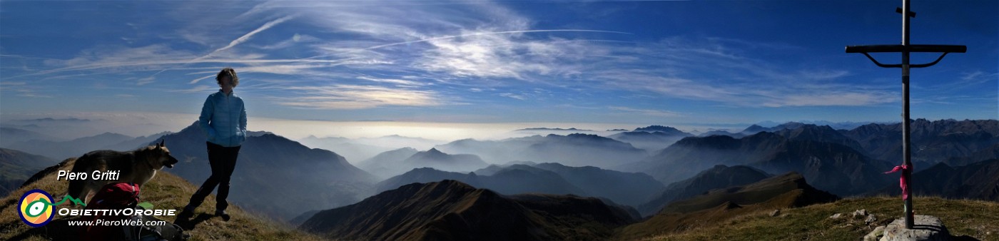 67 Alla croce di vetta di Cima Menna (2300 m).jpg